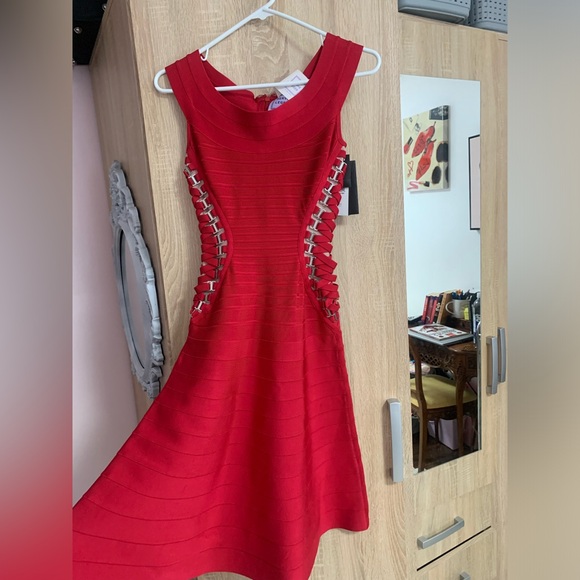 Herve Leger lipstick red colour XSmall. - Picture 8 of 11